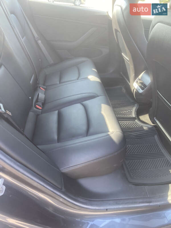 Седан Tesla Model 3 2018 в Рівному