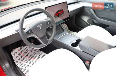 Седан Tesla Model 3 2022 в 