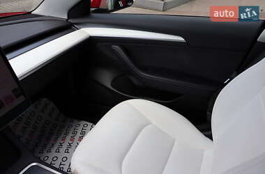 Седан Tesla Model 3 2022 в 