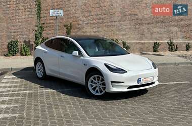 Седан Tesla Model 3 2019 в 