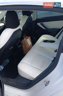 Седан Tesla Model 3 2020 в 