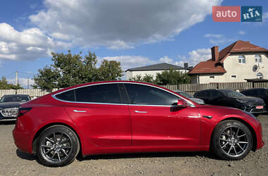 Седан Tesla Model 3 2020 в 