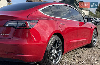 Седан Tesla Model 3 2020 в 