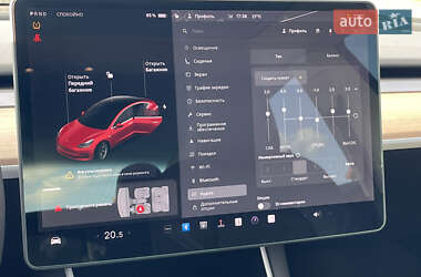 Седан Tesla Model 3 2020 в 