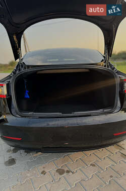 Седан Tesla Model 3 2020 в 
