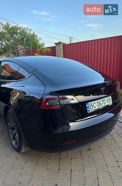 Седан Tesla Model 3 2021 в 