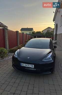Седан Tesla Model 3 2021 в 