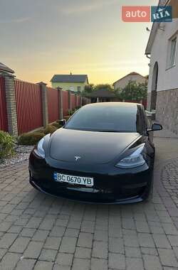 Седан Tesla Model 3 2021 в 