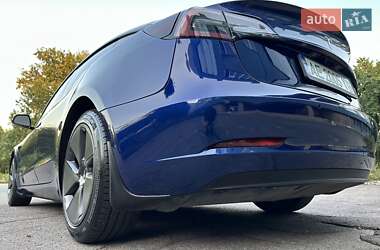 Седан Tesla Model 3 2022 в 
