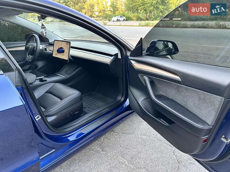 Седан Tesla Model 3 2022 в Дніпрі