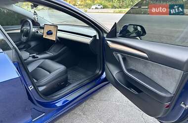 Седан Tesla Model 3 2022 в 