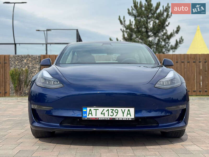 Седан Tesla Model 3 2021 в Івано-Франківську