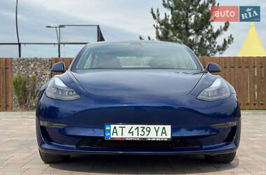 Седан Tesla Model 3 2021 в 