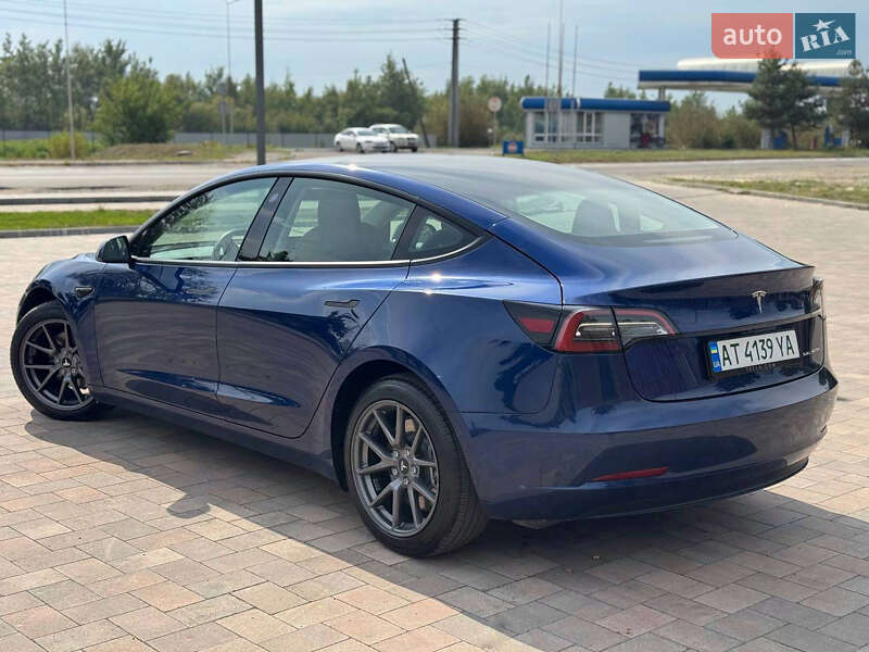 Седан Tesla Model 3 2021 в Івано-Франківську