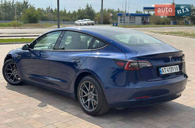 Седан Tesla Model 3 2021 в 