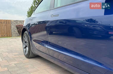Седан Tesla Model 3 2021 в 