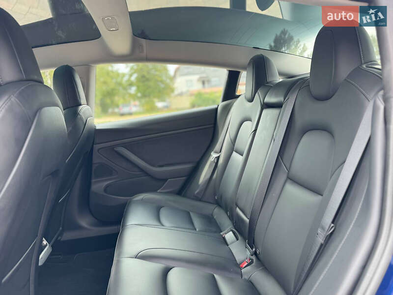 Седан Tesla Model 3 2021 в Івано-Франківську