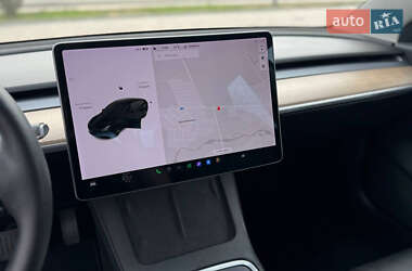Седан Tesla Model 3 2021 в 