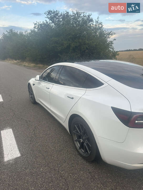 Седан Tesla Model 3 2018 в Николаеве