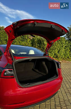 Седан Tesla Model 3 2022 в 