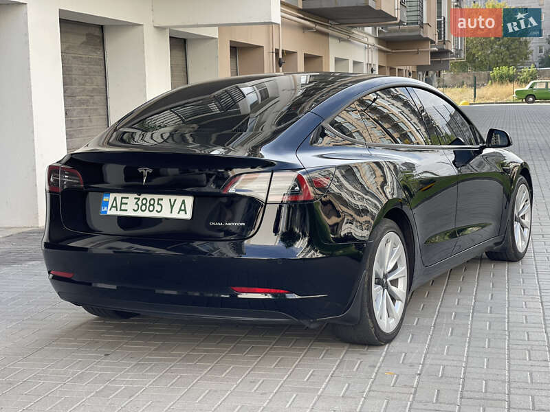 Седан Tesla Model 3 2022 в Днепре