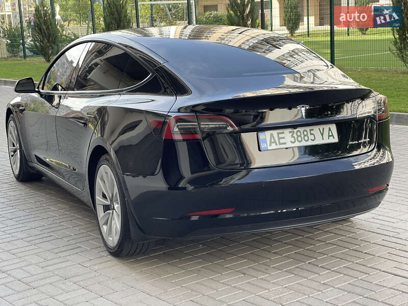 Седан Tesla Model 3 2022 в Днепре
