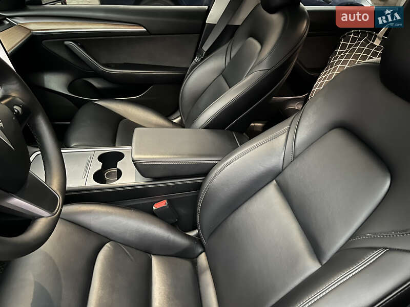 Седан Tesla Model 3 2022 в Днепре