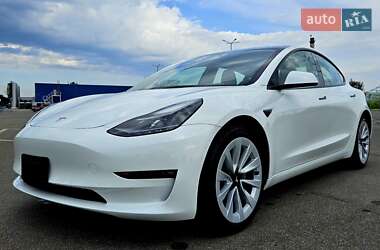 Седан Tesla Model 3 2022 в 