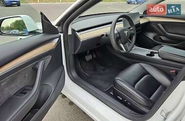 Седан Tesla Model 3 2022 в 