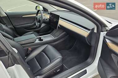 Седан Tesla Model 3 2022 в 