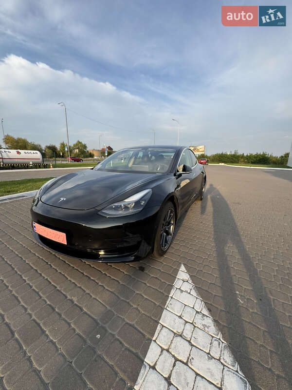 Tesla Model 3 2020
