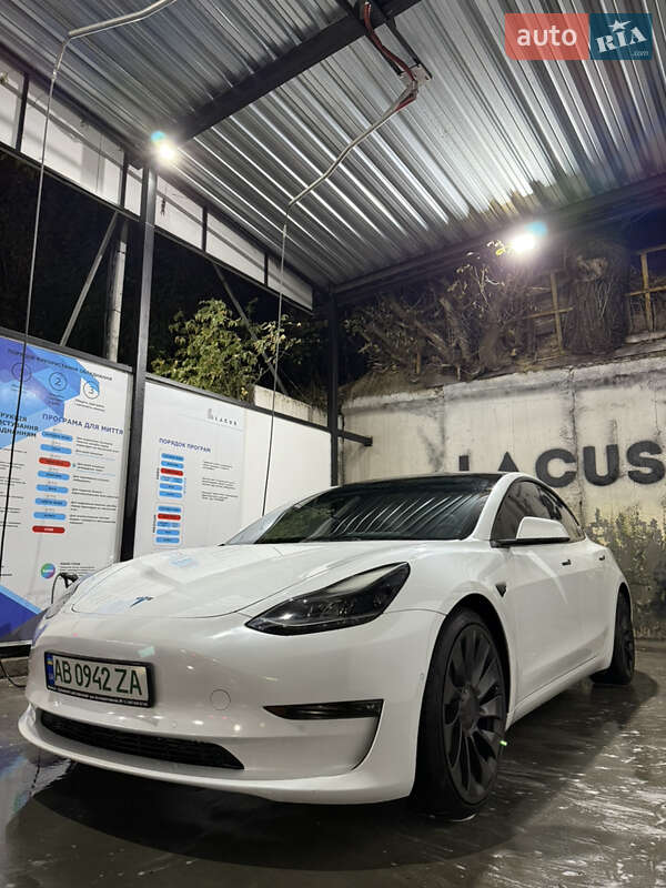 Седан Tesla Model 3 2022 в 