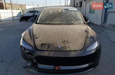 Седан Tesla Model 3 2025 в 