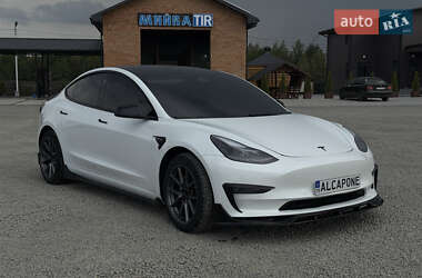 Седан Tesla Model 3 2022 в 
