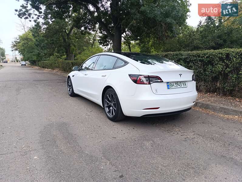 Седан Tesla Model 3 2021 в Одессе