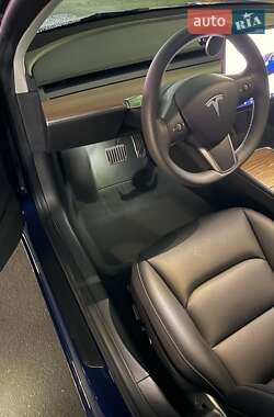 Седан Tesla Model 3 2022 в 