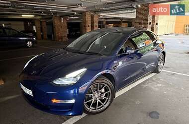 Седан Tesla Model 3 2022 в 