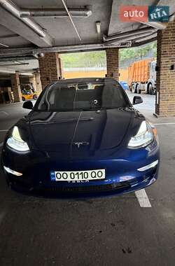 Седан Tesla Model 3 2022 в 