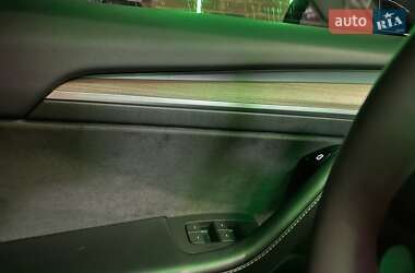 Седан Tesla Model 3 2022 в 