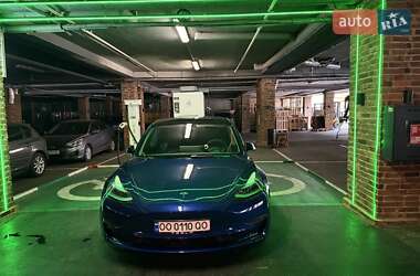 Седан Tesla Model 3 2022 в 