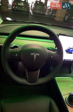 Седан Tesla Model 3 2022 в 