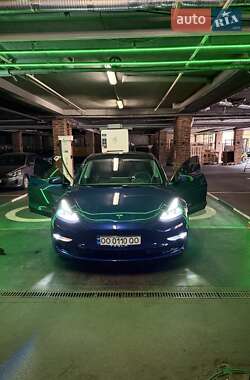 Седан Tesla Model 3 2022 в 