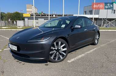 Седан Tesla Model 3 2024 в 