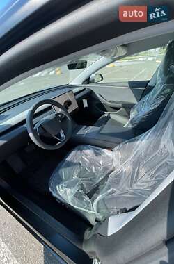 Седан Tesla Model 3 2024 в 
