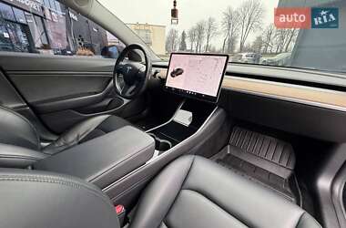 Седан Tesla Model 3 2019 в 