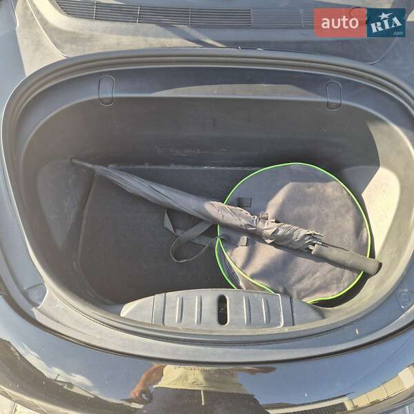 Седан Tesla Model 3 2018 в Житомирі