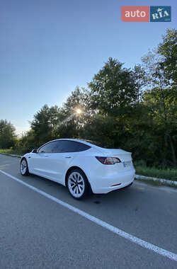 Седан Tesla Model 3 2022 в 