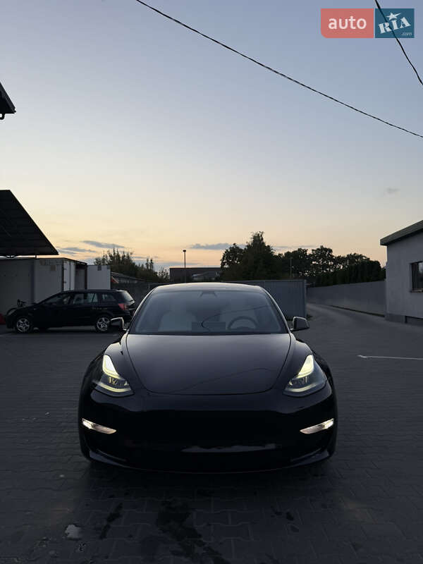 Седан Tesla Model 3 2021 в Луцке
