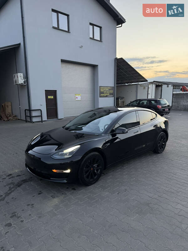 Седан Tesla Model 3 2021 в Луцке
