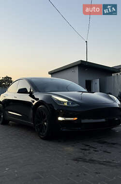 Седан Tesla Model 3 2021 в Луцке